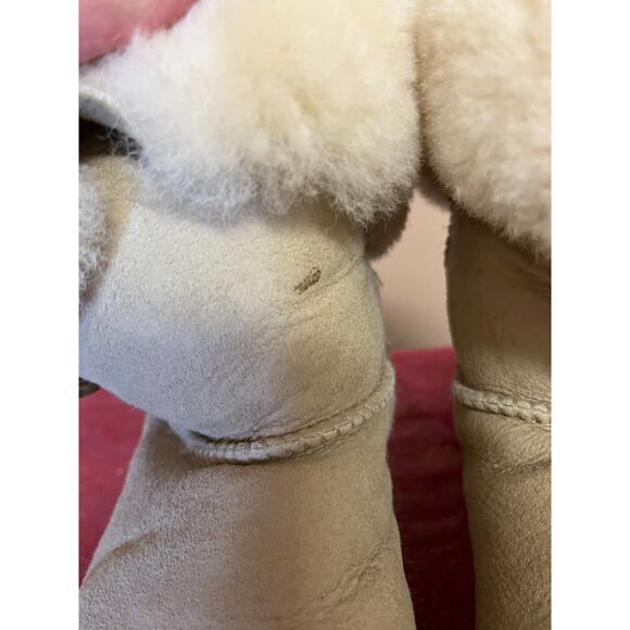 Ugg Women's Winter Cream Boots - Size 5 (14005) - Picture 4 of 6